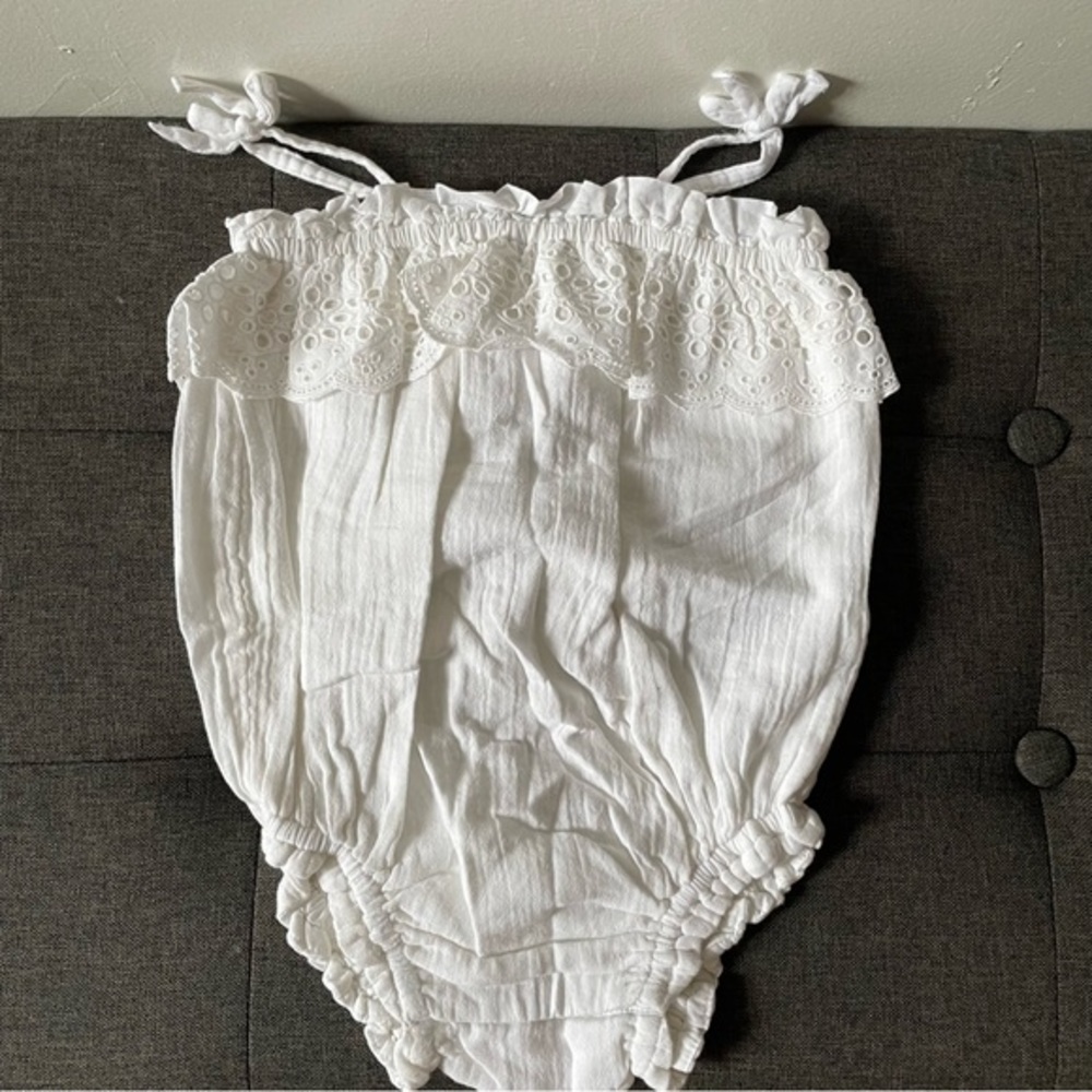 Baby Gap Eyelet Ruffle Romper embroidery 12-18 months